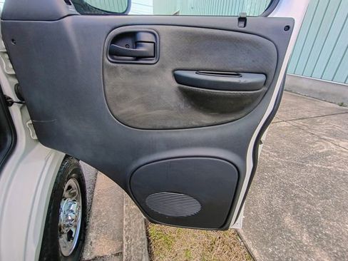 Used 2002 Dodge B3500 image 40