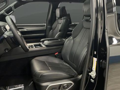 Used 2024 Jeep Wagoneer L Series II w/ Convenience Group I image 9