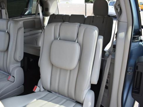 Used 2013 Chrysler Town & Country Touring-L w/ Entertainment Group #2 FWD image 15