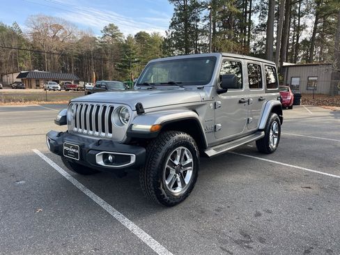 Used 2018 Jeep Wrangler Unlimited Sahara image 2