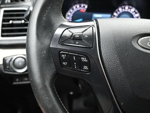 Used 2018 Ford Explorer Platinum AWD/4WD image 12