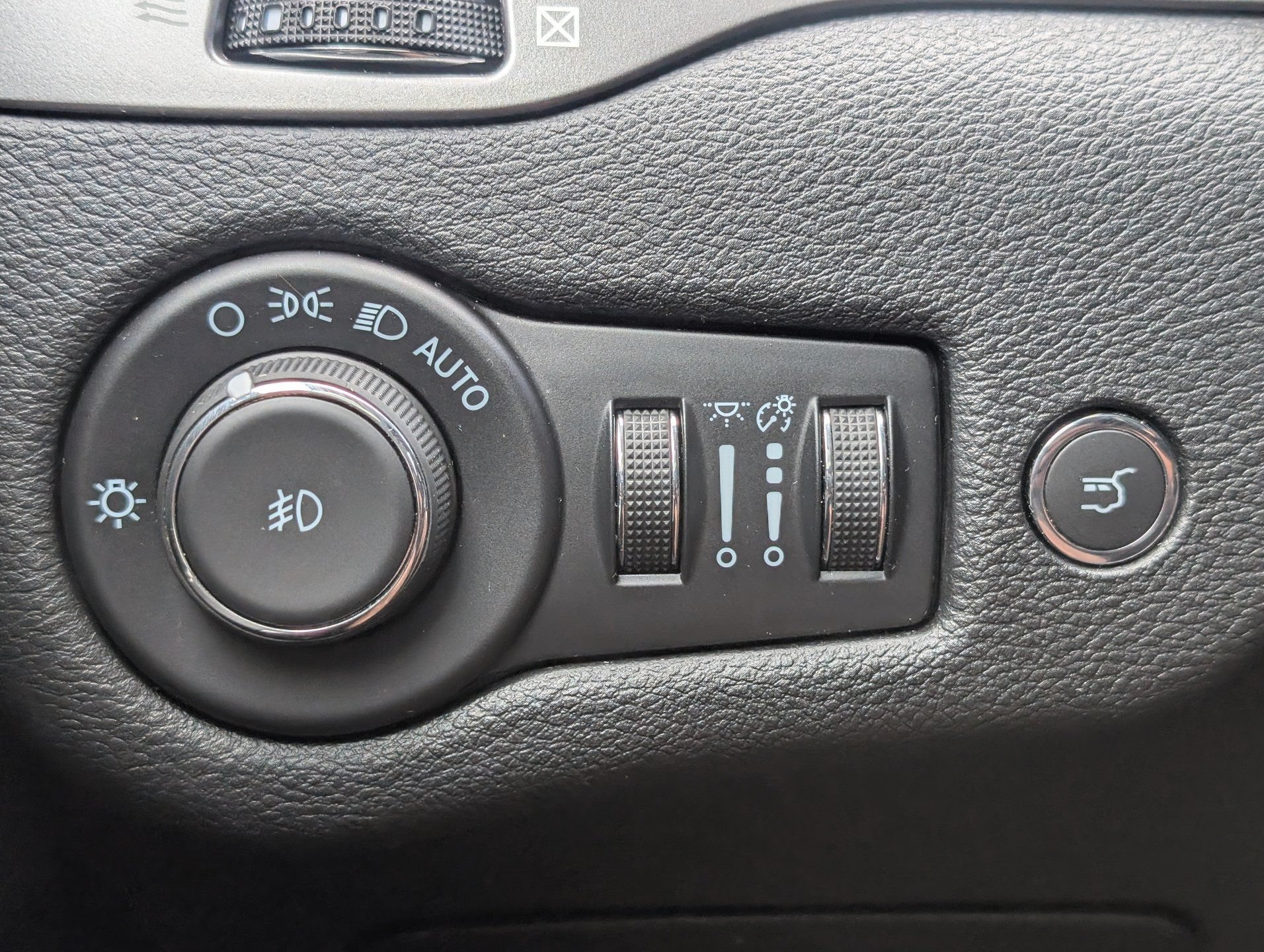 Used 2022 Jeep Cherokee Latitude Lux w/ Sun & Sound Group FWD image 24