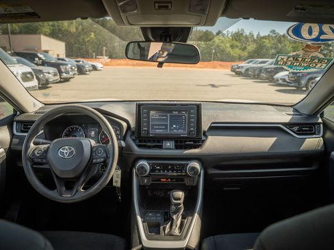 Used 2020 Toyota RAV4 LE FWD image 23