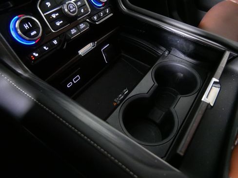 Used 2023 GMC Yukon Denali Ultimate AWD/4WD image 31