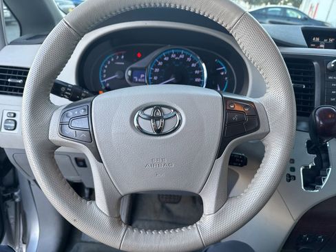 Used 2012 Toyota Sienna XLE image 45