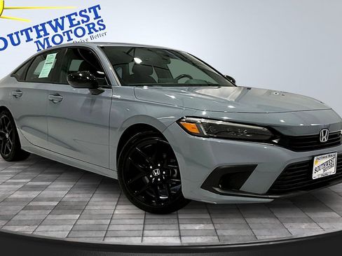 Used 2023 Honda Civic Sport image 3