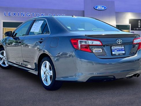 Used 2014 Toyota Camry SE w/ Leather Package FWD image 4