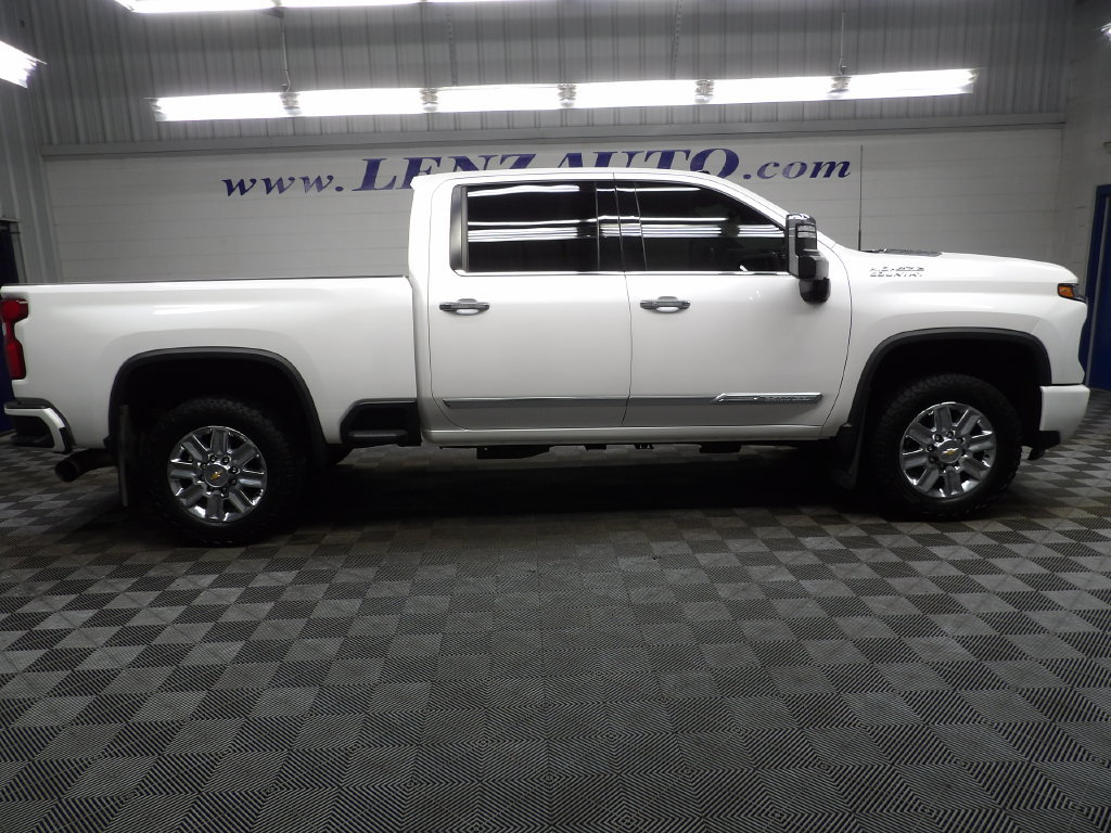 Used 2024 Chevrolet Silverado 2500 High Country w/ High Country Premium Package AWD/4WD image 2