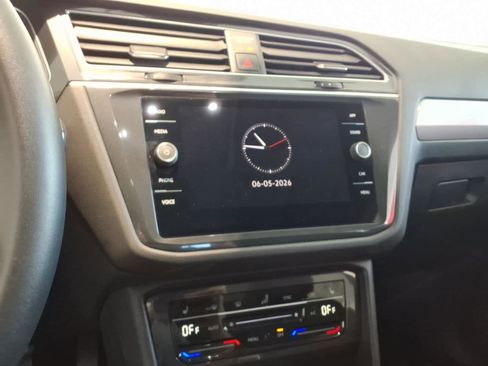 Used 2024 Volkswagen Tiguan SE w/ Panoramic Sunroof Package AWD/4WD image 13