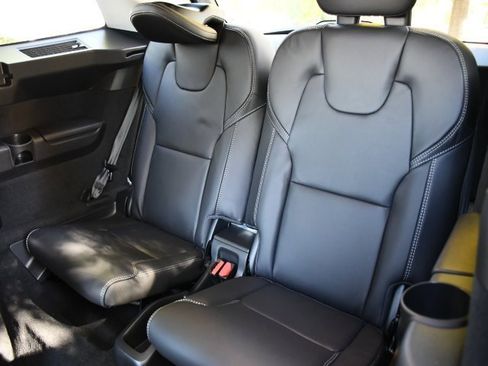 New 2026 Volvo XC90 B5 Ultra image 16