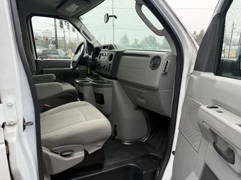 Used 2014 Ford E-250 and Econoline 250 w/ Power Group image 10