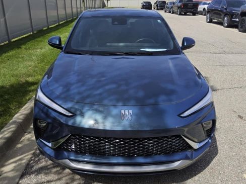 Used 2025 Buick Envista Avenir FWD image 2