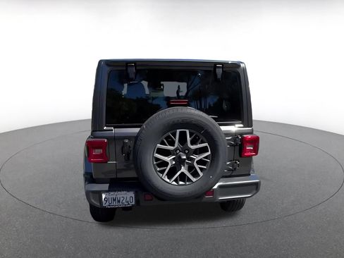 Used 2025 Jeep Wrangler Unlimited Sahara AWD/4WD image 12