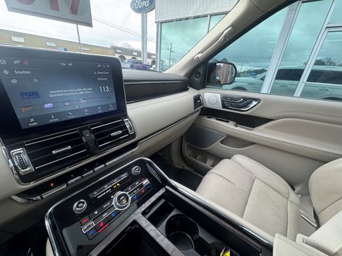 Used 2020 Lincoln Navigator Reserve w/ Luxury Package image 19