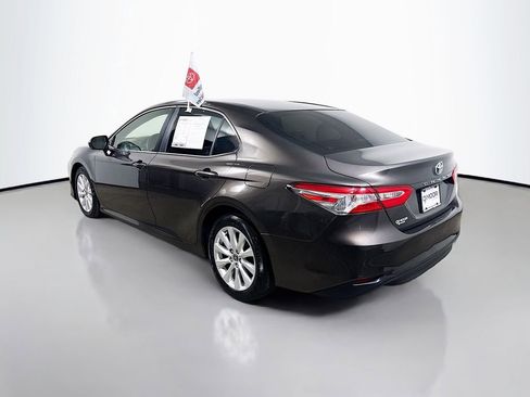 Certified 2018 Toyota Camry LE w/ Convenience Package image 5