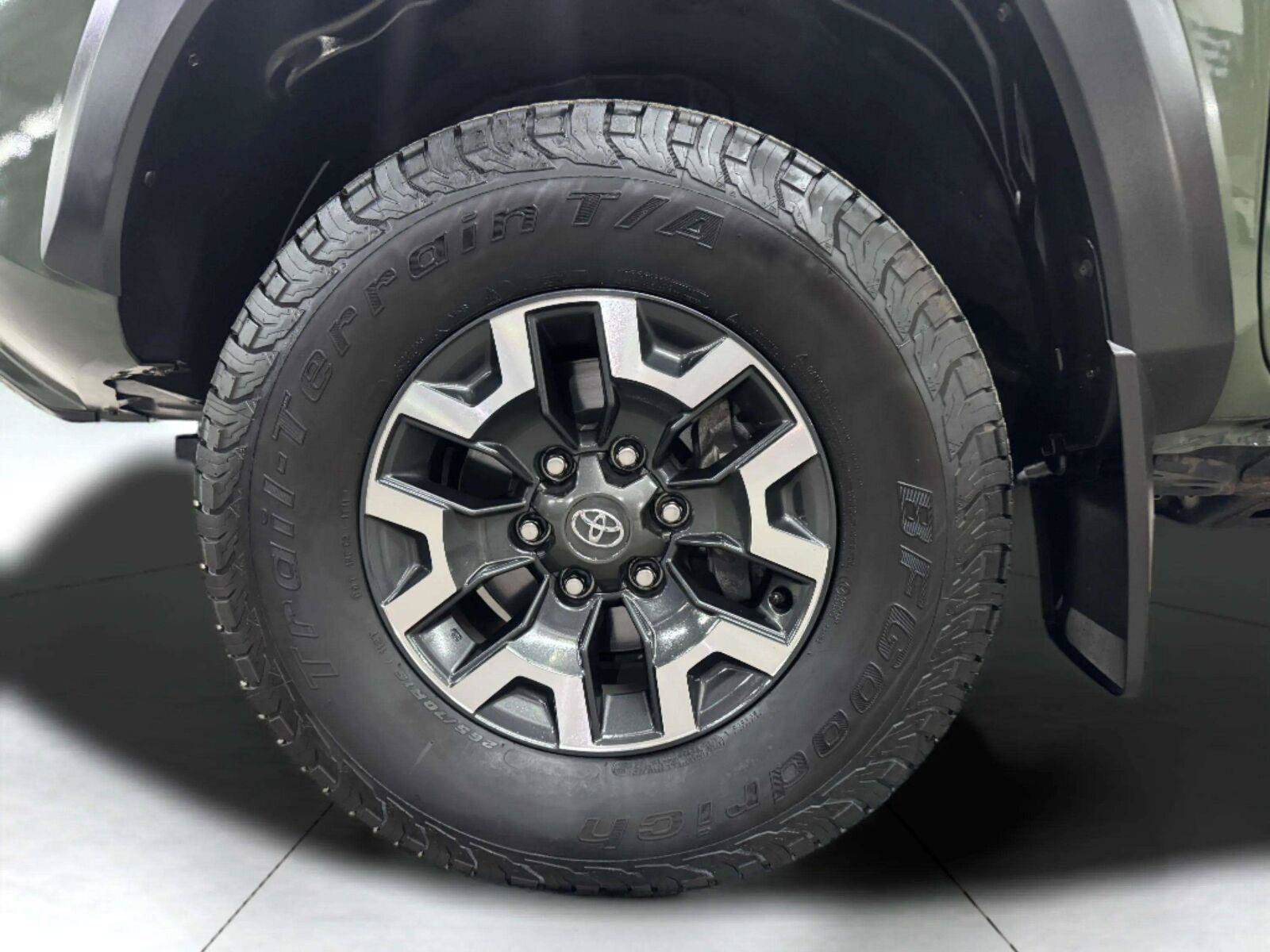 Used 2022 Toyota Tacoma TRD Off-Road AWD/4WD image 40
