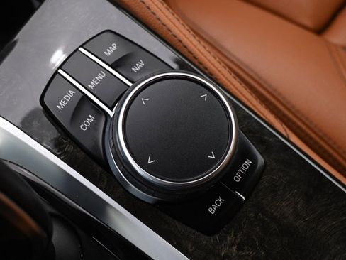 Used 2017 BMW 540i xDrive image 34