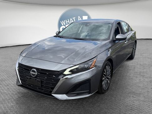 Used 2024 Nissan Altima 2.5 SV w/ SV Premium Package FWD image 6