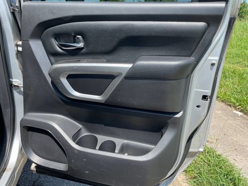 Used 2017 Nissan Titan SV image 26