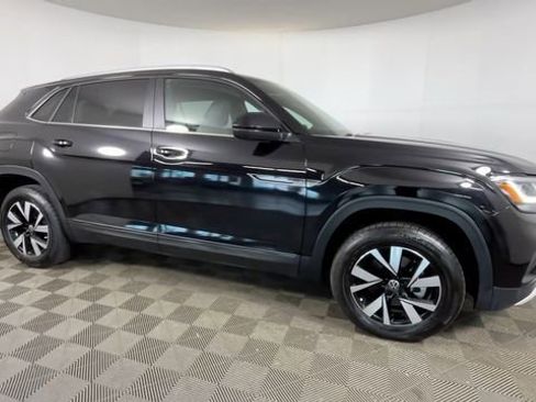 Used 2022 Volkswagen Atlas Cross Sport SE FWD image 3