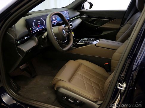 Used 2026 BMW 530i xDrive w/ Premium Package image 11