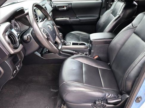 Used 2019 Toyota Tacoma TRD Sport w/ TRD Premium Sport Package AWD/4WD image 20