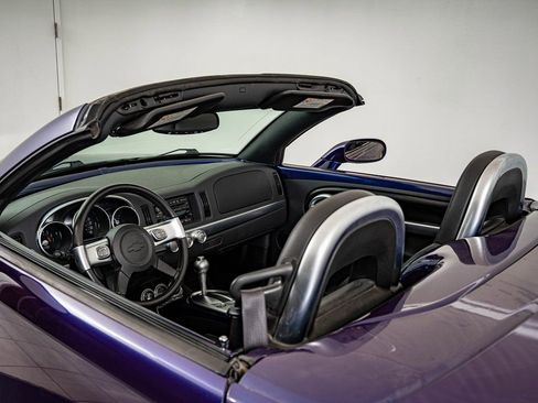 Used 2004 Chevrolet SSR w/ Preferred Equipment Group RWD image 18