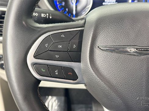 Used 2022 Chrysler Pacifica Touring-L FWD image 15