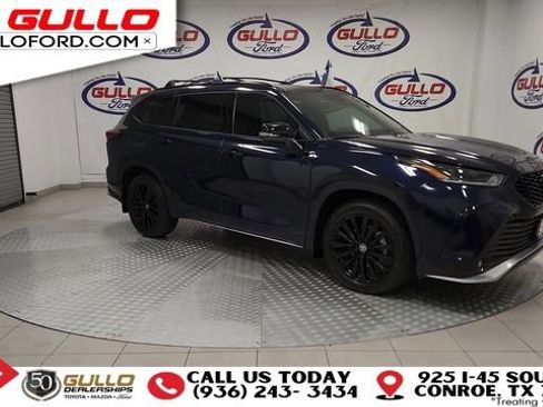 Used 2025 Toyota Highlander XSE image 2