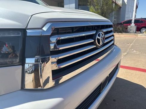 Used 2019 Toyota Sequoia Platinum image 16