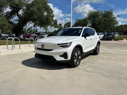 Used 2025 Volvo EX40 Core image 2