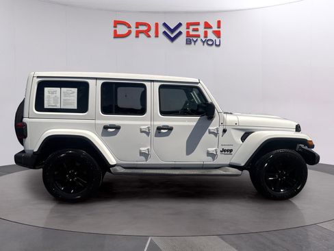 Used 2019 Jeep Wrangler Unlimited Sahara AWD/4WD image 6