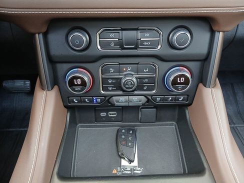 Used 2023 Chevrolet Tahoe High Country w/ Advanced Technology Package AWD/4WD image 36