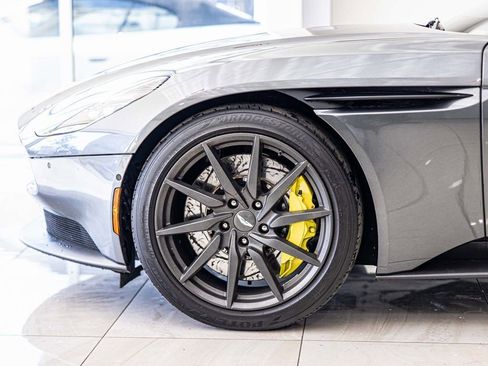 Used 2020 Aston Martin DB11 Coupe image 9