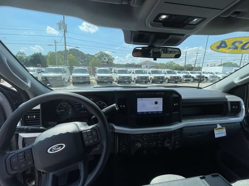 Used 2024 Ford F250 XL w/ STX Appearance Package AWD/4WD image 11