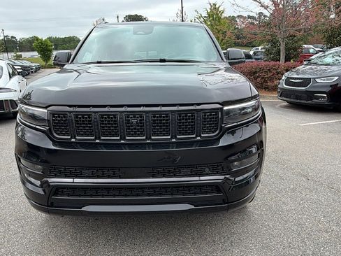 Used 2025 Jeep Grand Wagoneer Series III w/ Rear Seat Video Group 1 AWD/4WD image 3