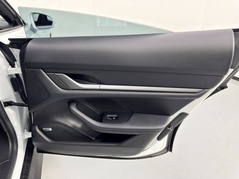 Used 2022 Porsche Taycan image 44