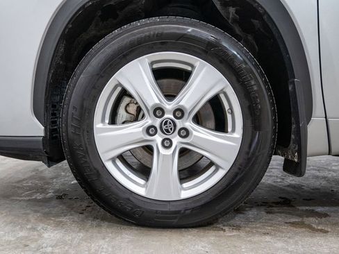 Used 2024 Toyota Highlander LE image 8