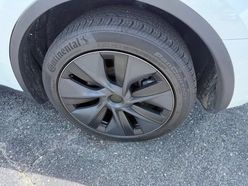 Used 2025 Tesla Model Y Long Range RWD image 7