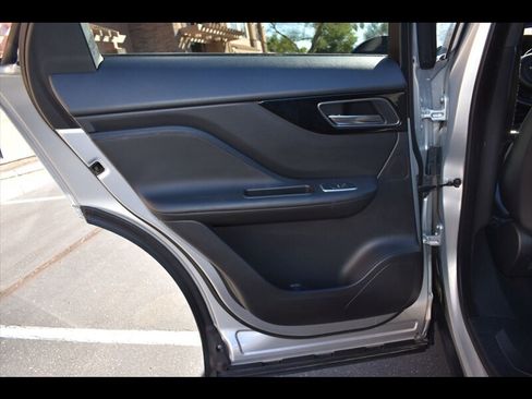 Used 2019 Jaguar F-PACE Premium image 21