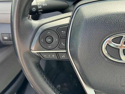 Used 2018 Toyota Camry XLE image 10