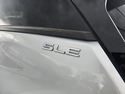 Used 2021 GMC Terrain SLE w/ Driver Convenience Package FWD image 14