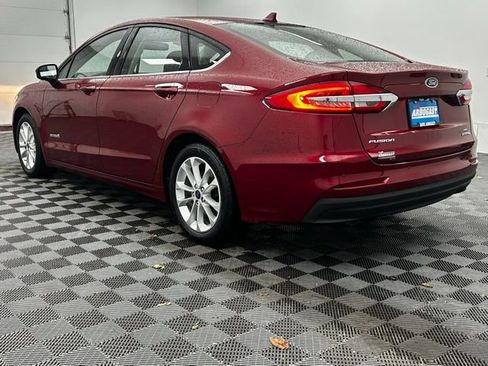 Used 2019 Ford Fusion SE image 12
