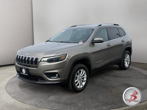 Used 2019 Jeep Cherokee Latitude w/ Cold Weather Group AWD/4WD image 3