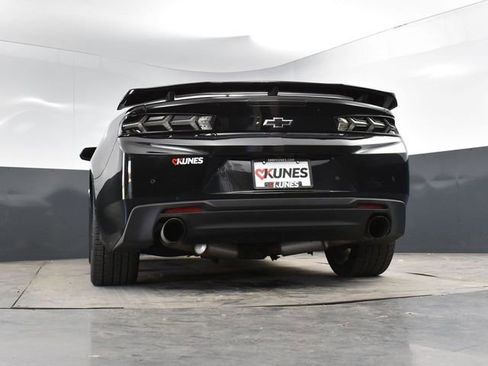 Used 2017 Chevrolet Camaro SS RWD image 42