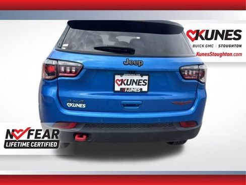 Used 2025 Jeep Compass Trailhawk AWD/4WD image 9