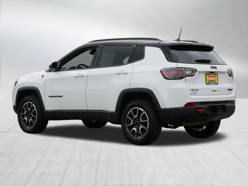 Used 2025 Jeep Compass Trailhawk w/ Trailhawk Elite Group AWD/4WD image 5