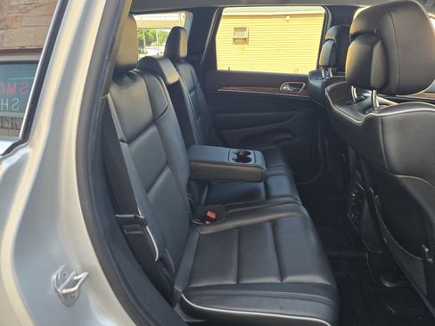 Used 2011 Jeep Grand Cherokee Overland AWD/4WD image 11
