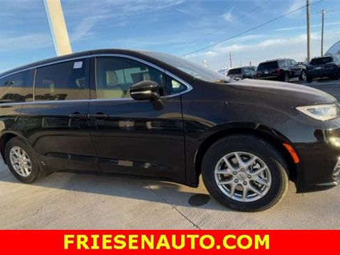 New 2025 Chrysler Pacifica Select w/ Uconnect Theater Family Group image 2