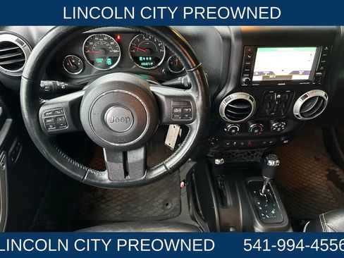 Used 2017 Jeep Wrangler Unlimited Sahara w/ Connectivity Group image 13